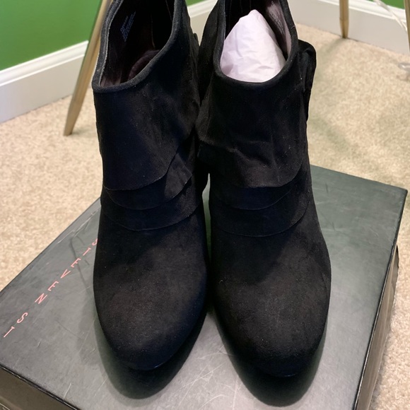 Steve Madden Black Cuddless Bootie - Picture 4 of 6